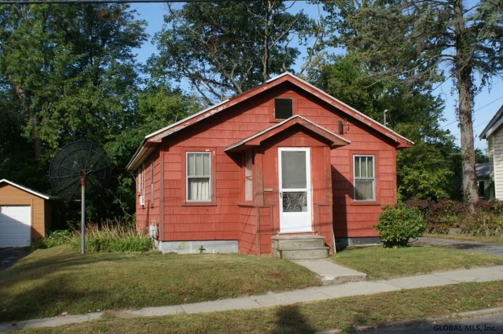 92 Park St, Gloversville, NY 12078 - photo 1