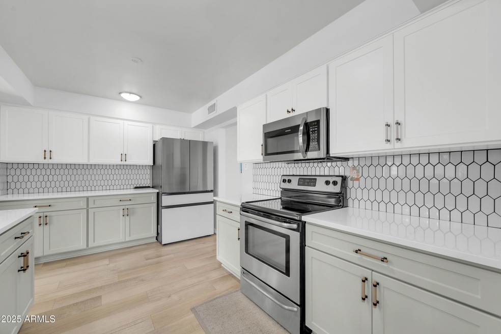 2410 N 40th St-19
