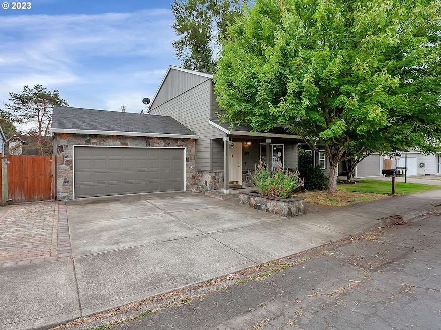 602 W Sheridan St, Newberg, OR 97132 - photo 1