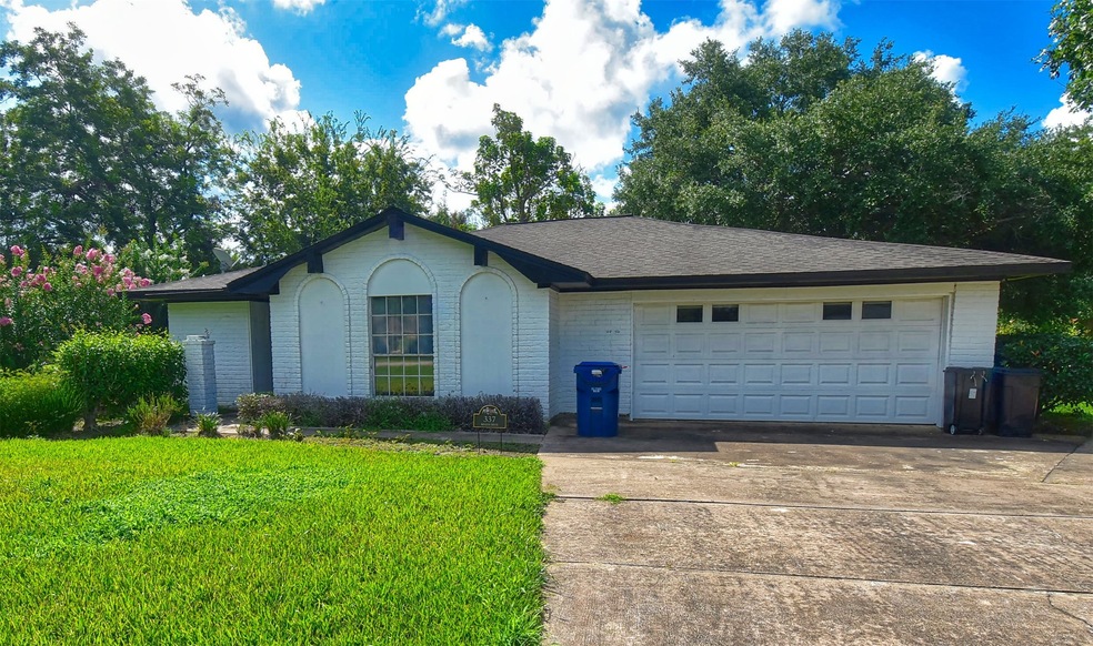 337 Brazos Dr, Bay City, TX 77414 - photo 1