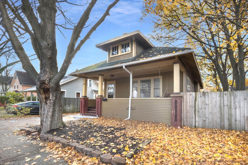 Bungalow w/ covered porch