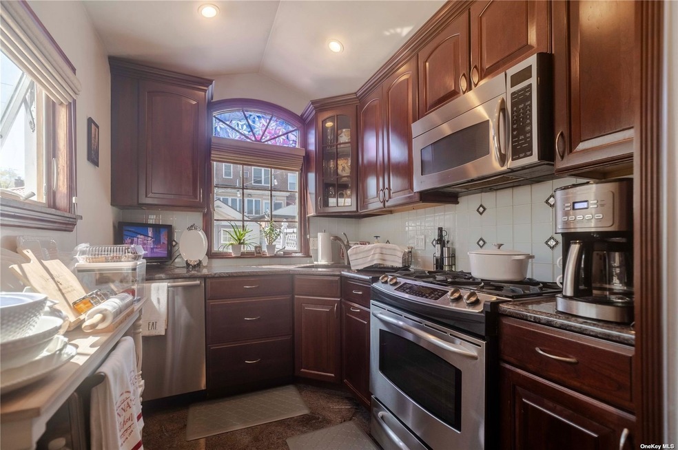 30-16 Utopia Pkwy, Flushing, NY 11358 - photo 1