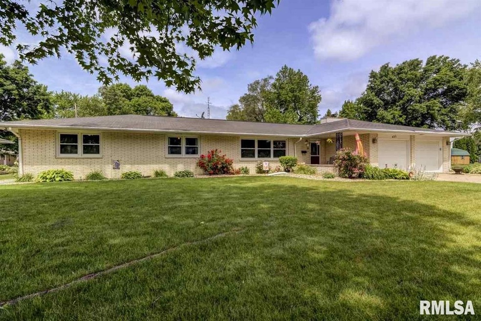 425 Northgate St, Lincoln, IL 62656 - photo 1