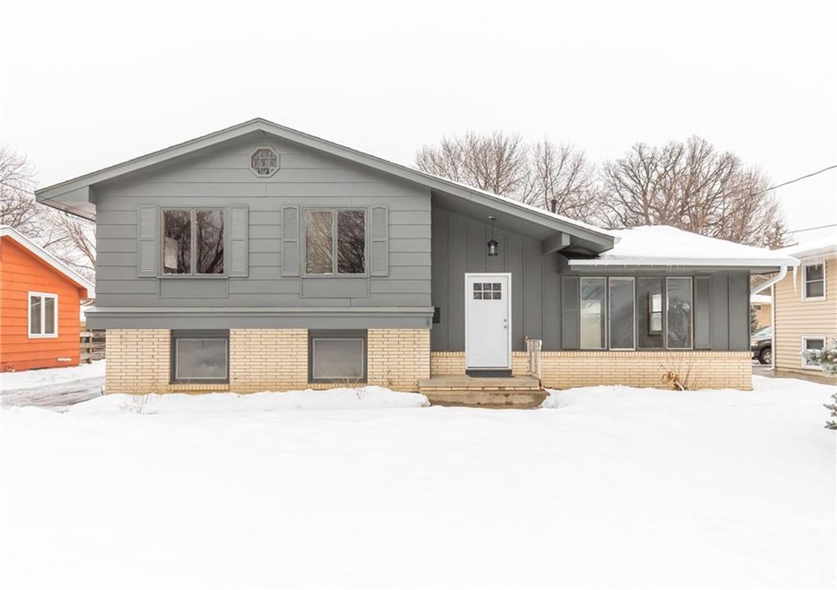 3817 Bel Aire Rd, Des Moines, IA 50310 - photo 1