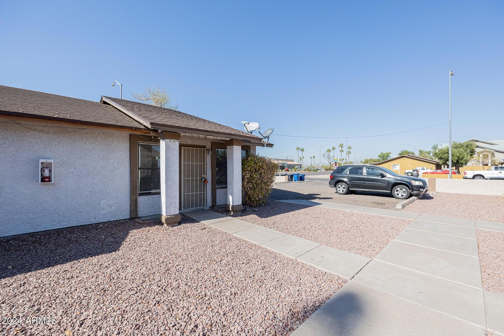 2807 E Capri Cir unit 1, Mesa, AZ 85204 - photo 1
