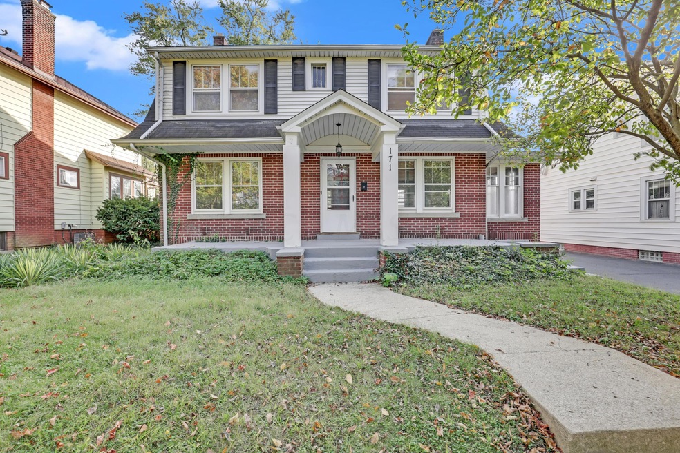 Welcome to 171 Fallis Rd!