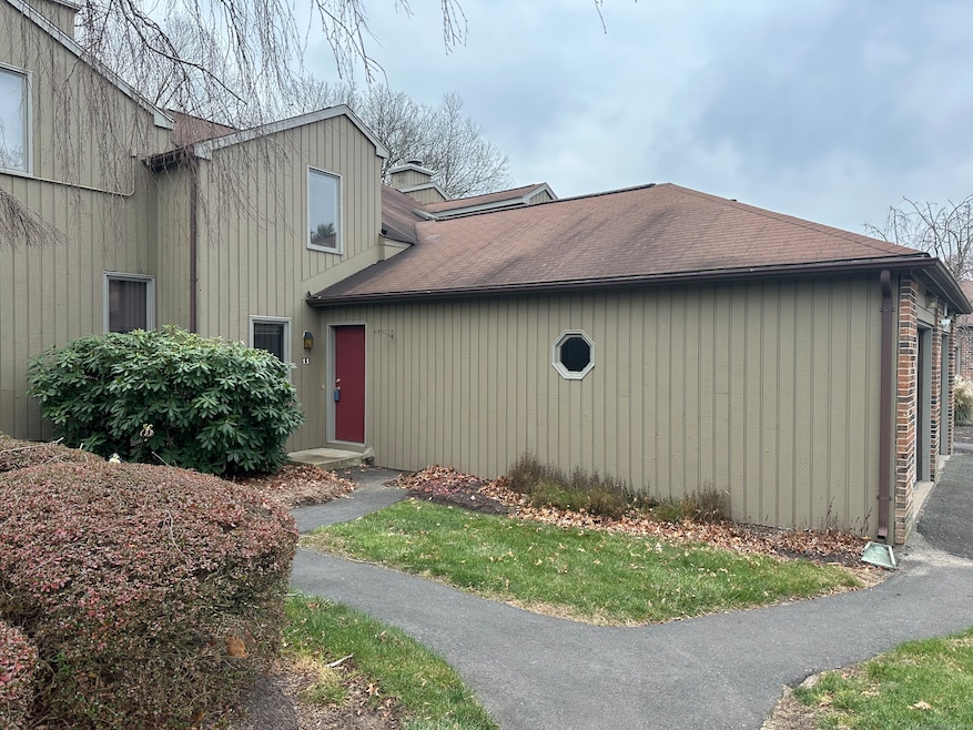 11 Far View Commons unit 11, Southbury, CT 06488 - photo 1