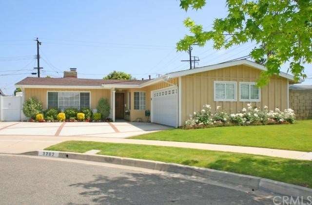 End of Cul-de-Sac - Great Curb Appeal