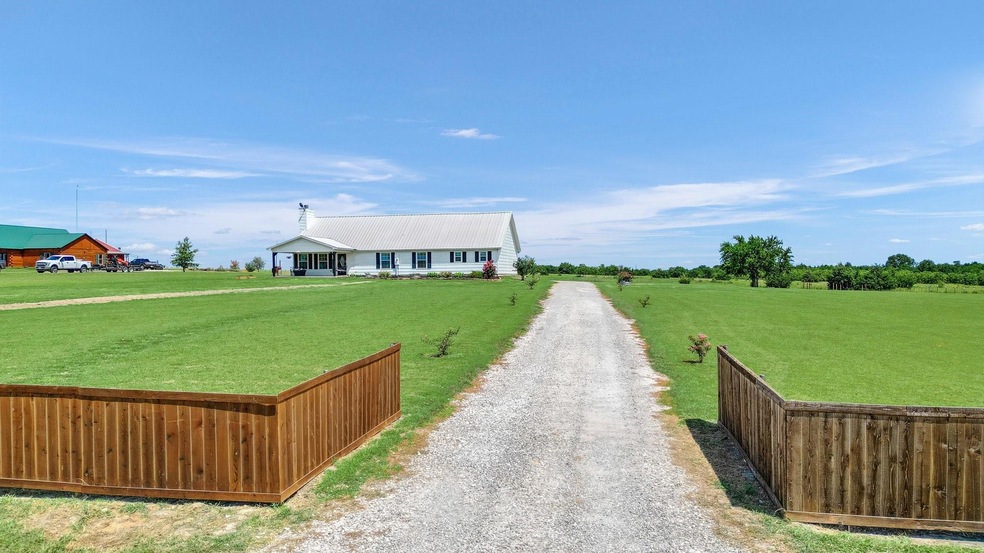 1252 County Road 4030, Whitewright, TX 75491 MLS 20404820