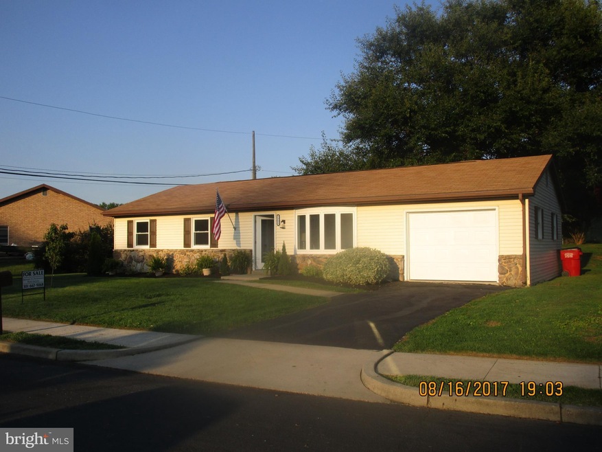 1382 Outer Dr, Hagerstown, MD 21742 - photo 1