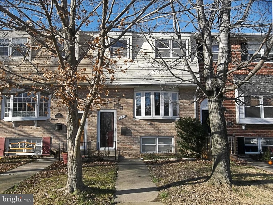 987 Stormont Cir, Halethorpe, MD 21227 - photo 1