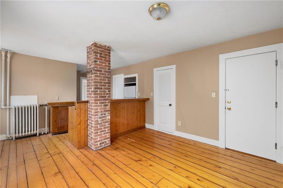 14 Brinley St unit 3, Newport, RI 02840 - photo 1