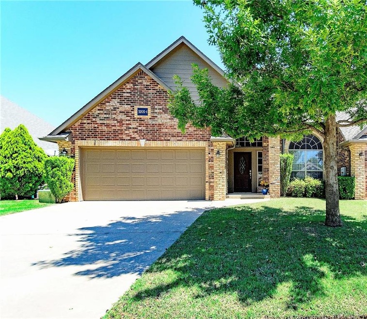 Beautiful town/patio home offers easy living with 