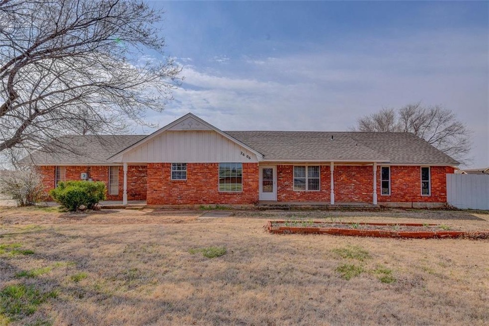 2606 NE 12th St, Moore, OK 73160 - photo 1