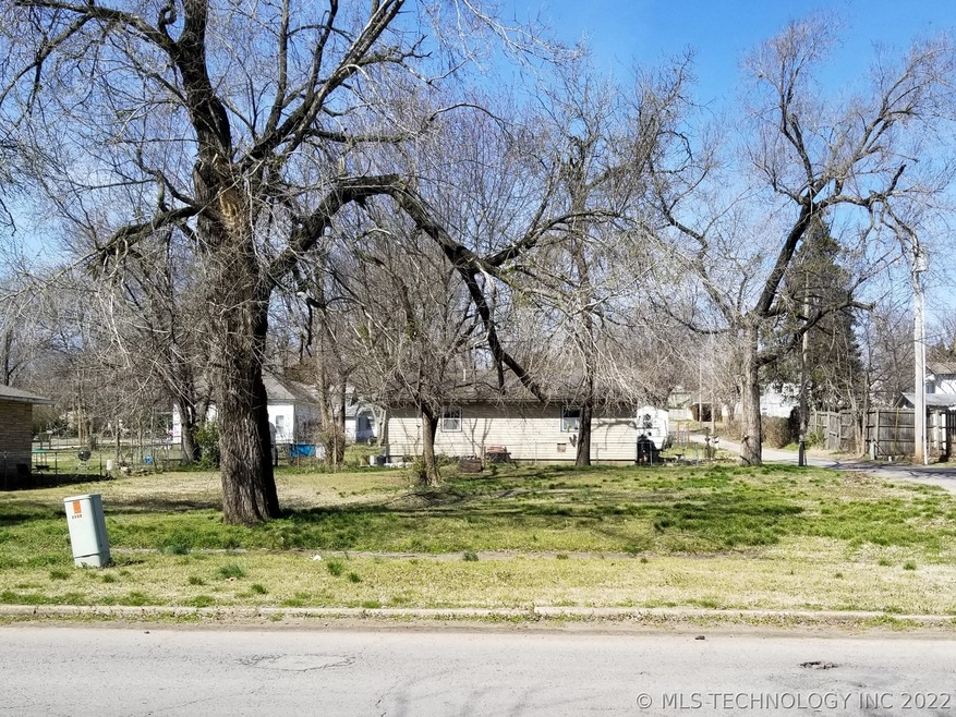 320 S Cherokee Ave, Tahlequah, OK 74464 - photo 1