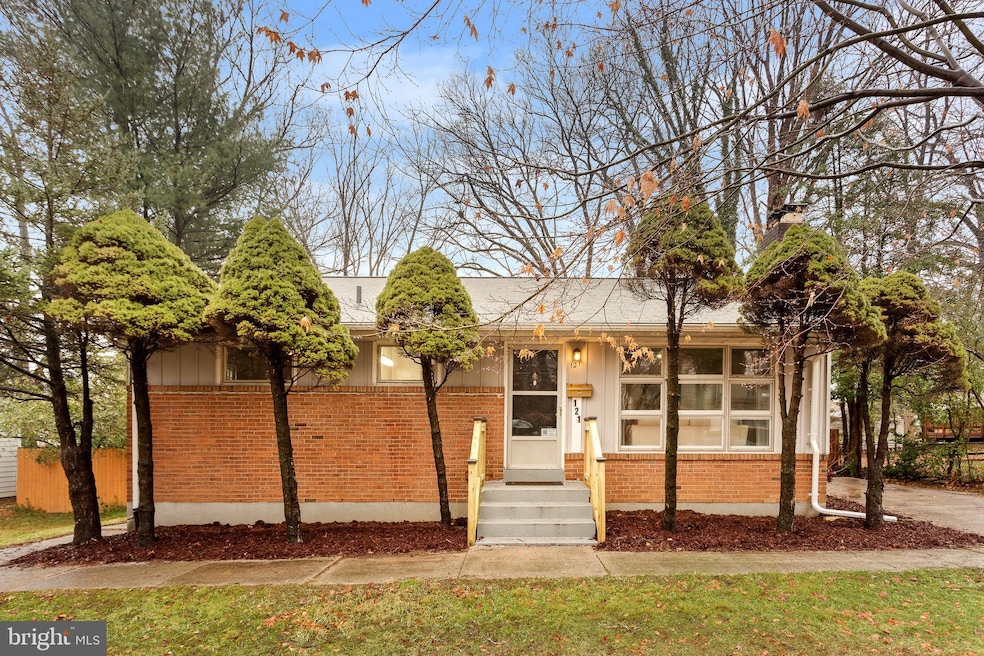 121 Rolling Rd, Gaithersburg, MD 20877 - photo 1