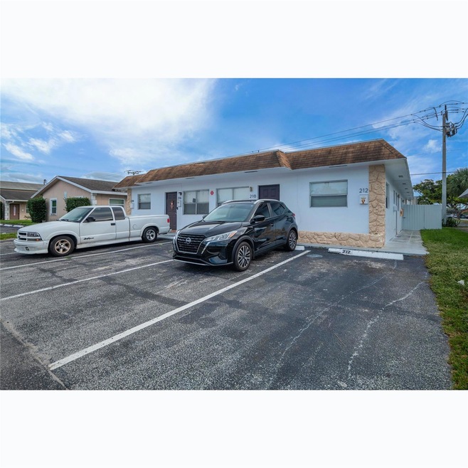 210 NE 40th St unit 214, Oakland Park, FL 33334 - photo 1