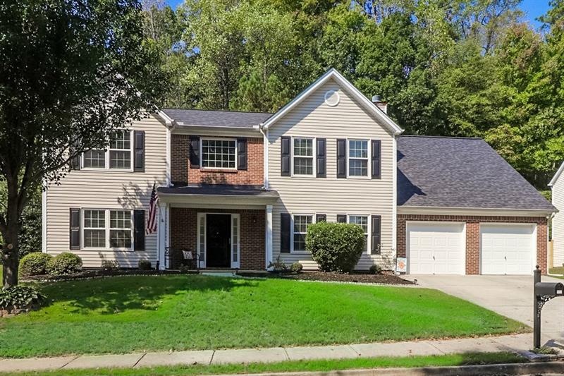 Traditional Home Minutes from Lake Lanier