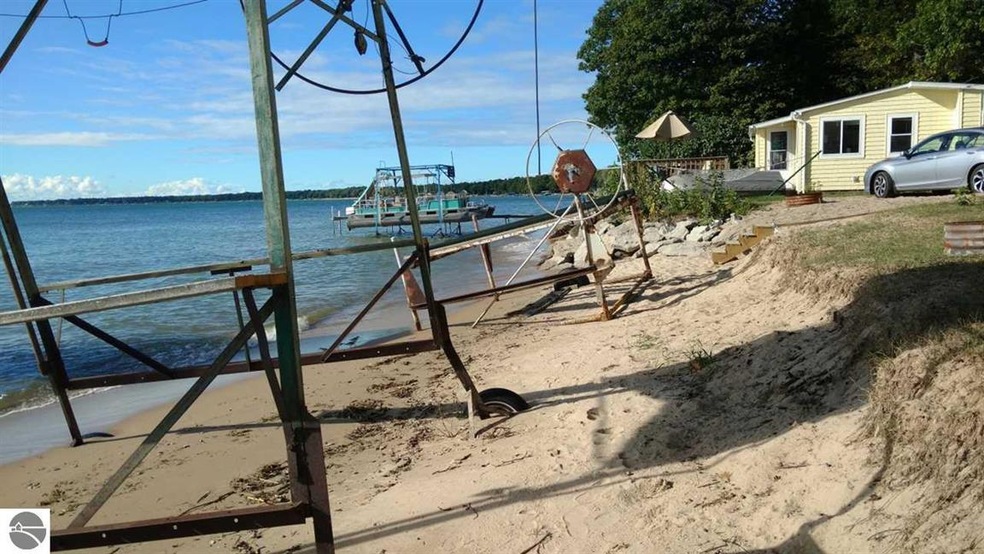 162 N Huron Rd, Au Gres, MI 48703 - photo 1