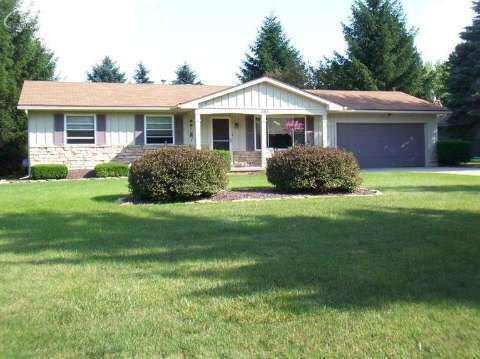 1183 Stonehenge Rd, Flint, MI 48532 - photo 1