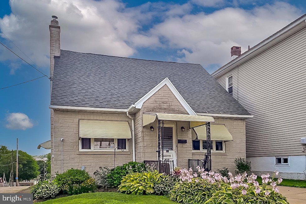 739 Grant St, Hazleton, PA 18201 - photo 1