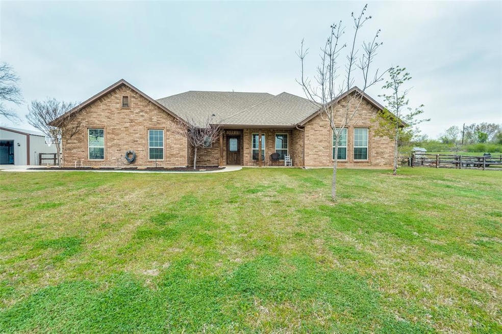 104 S Casey Ct, Springtown, TX 76082 - photo 1
