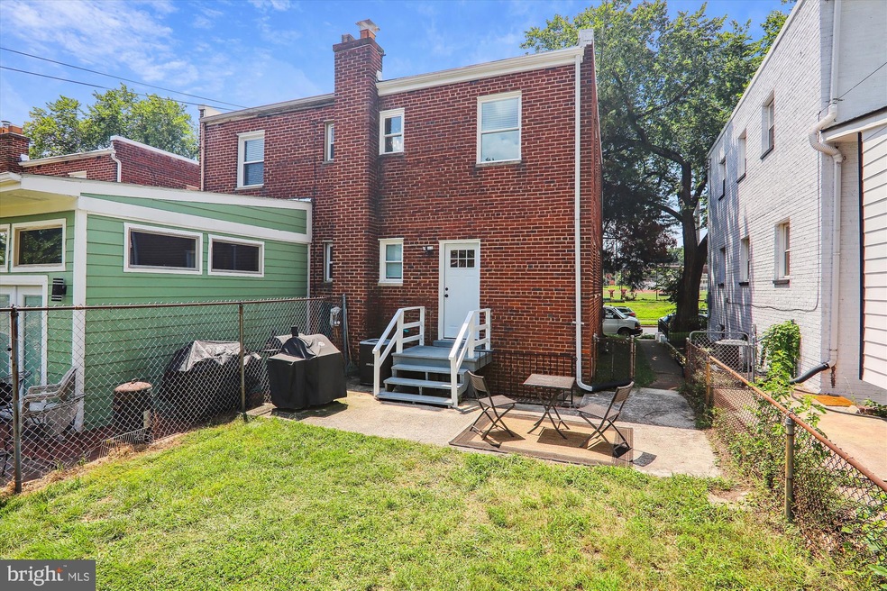 586 Nicholson St NE, Washington, DC 20011 - photo 1