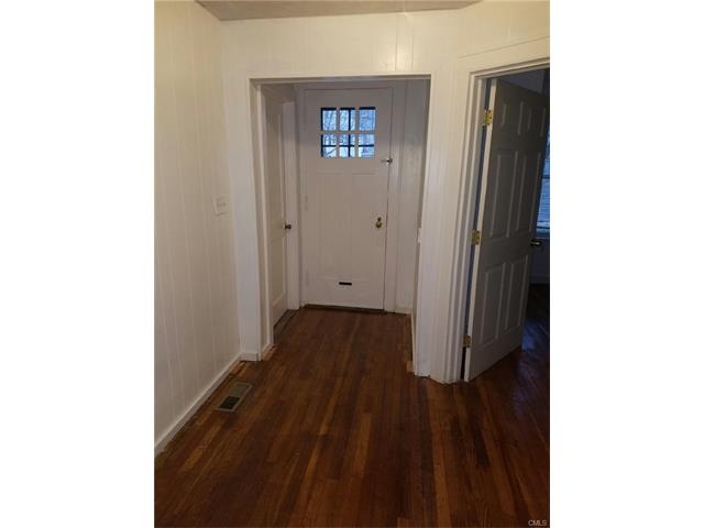 533 Clinton Ave unit 1, Bridgeport, CT 06605 - photo 1