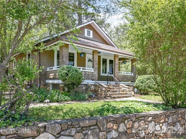 Charming Setting so close to everything!