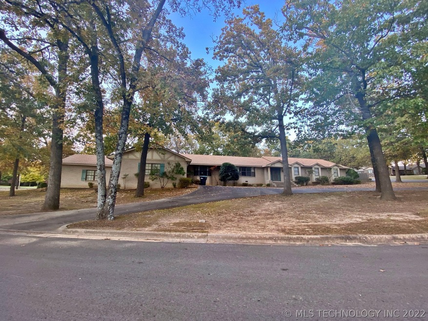 407 Hickory Dr, Tahlequah, OK 74464 - photo 1