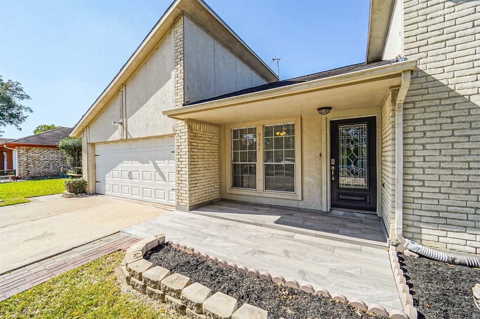 9507 Kingspass St, Houston, TX 77075 - photo 1