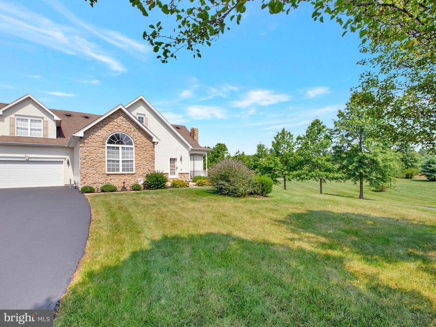 1086 Bordeaux Ln, Pennsburg, PA 18073 - photo 1