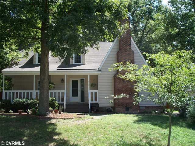 Exterior Front - Vinyl sided caped with great fron