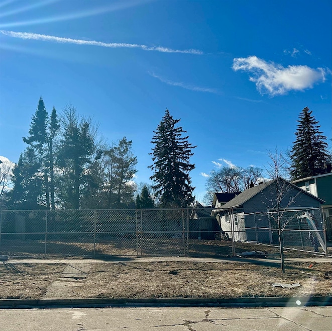 235 W Harrison St, Columbus, WI 53925 - photo 1