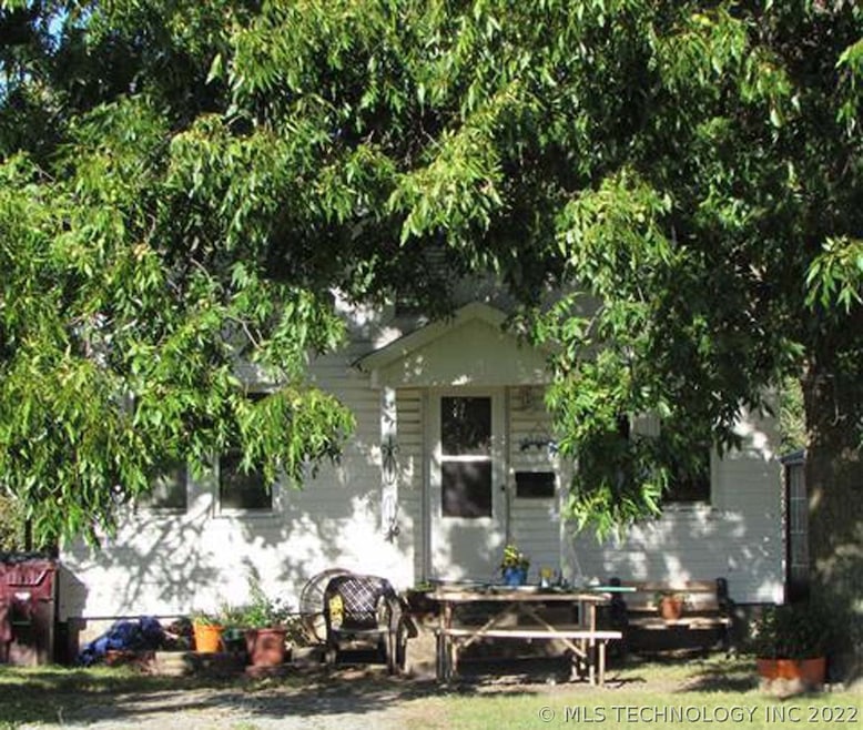 605 N E St, Eufaula, OK 74432 - photo 1