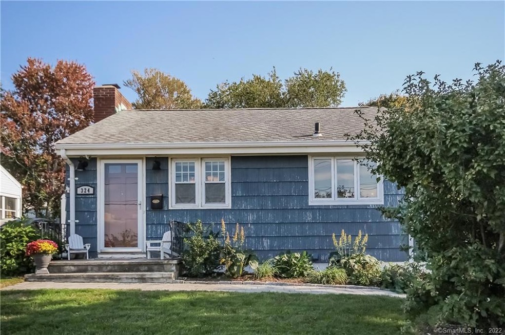 324 Oak Bluff Ave, Stratford, CT 06615 - photo 1