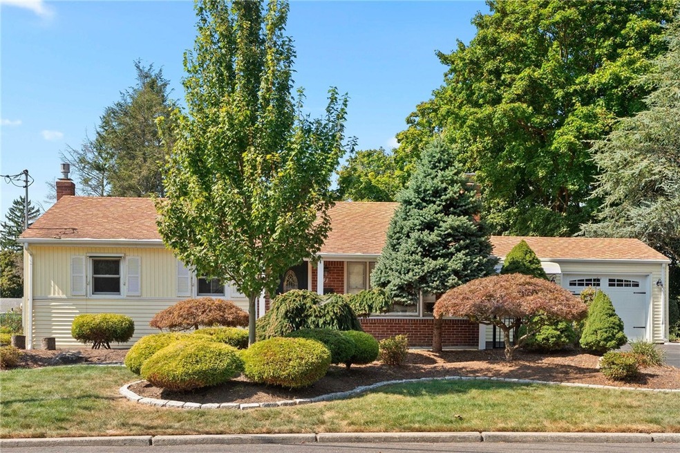 41 Thistle Dr, Cranston, RI 02920 - photo 1