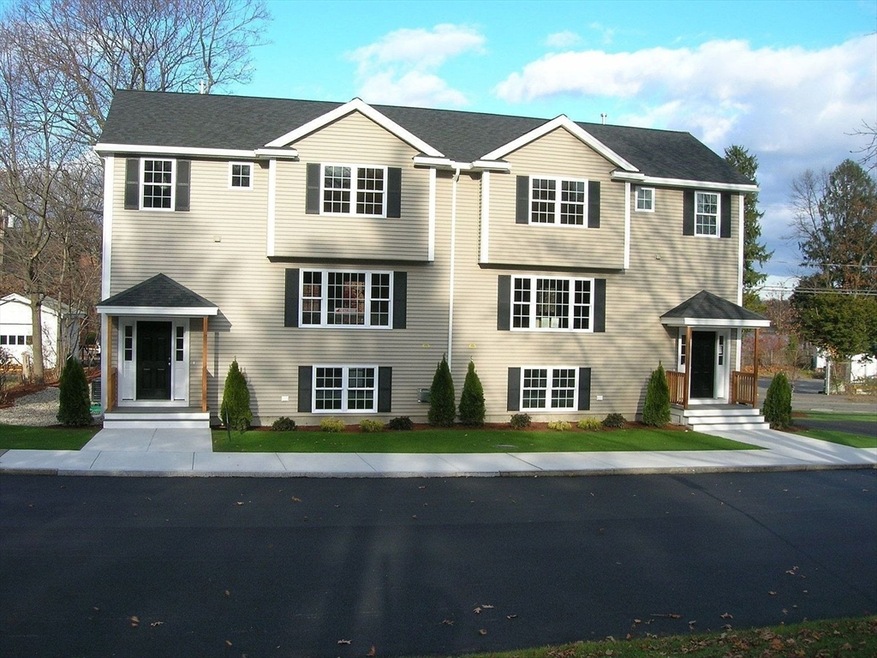 14 Elm St unit 2, Wakefield, MA 01880 - photo 1