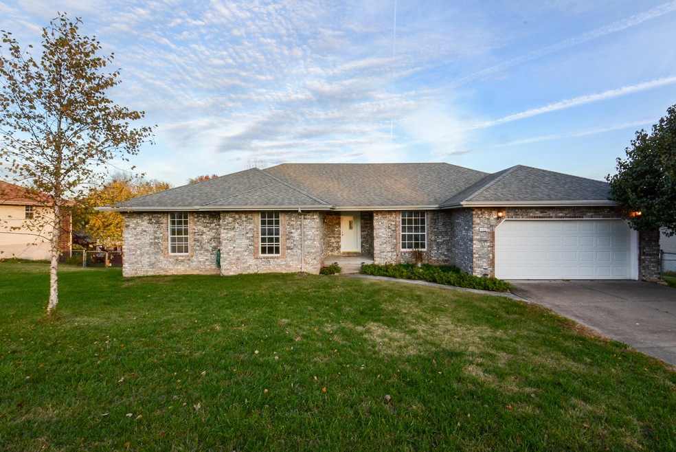 802 N 37th St, Nixa, MO 65714 - photo 1