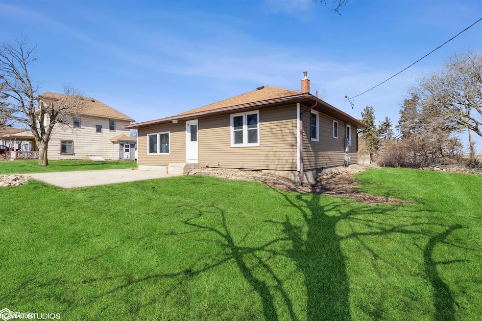 402 Center Ave, Alexander, IA 50420 - photo 1