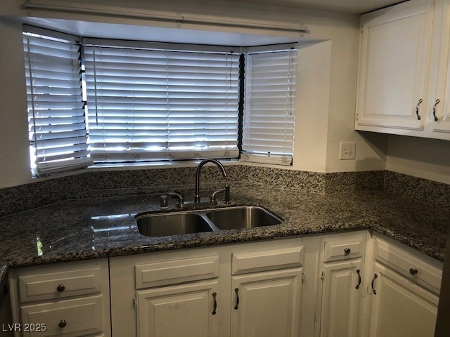 3944 Edgemoor Way, Las Vegas, NV 89121 - photo 1