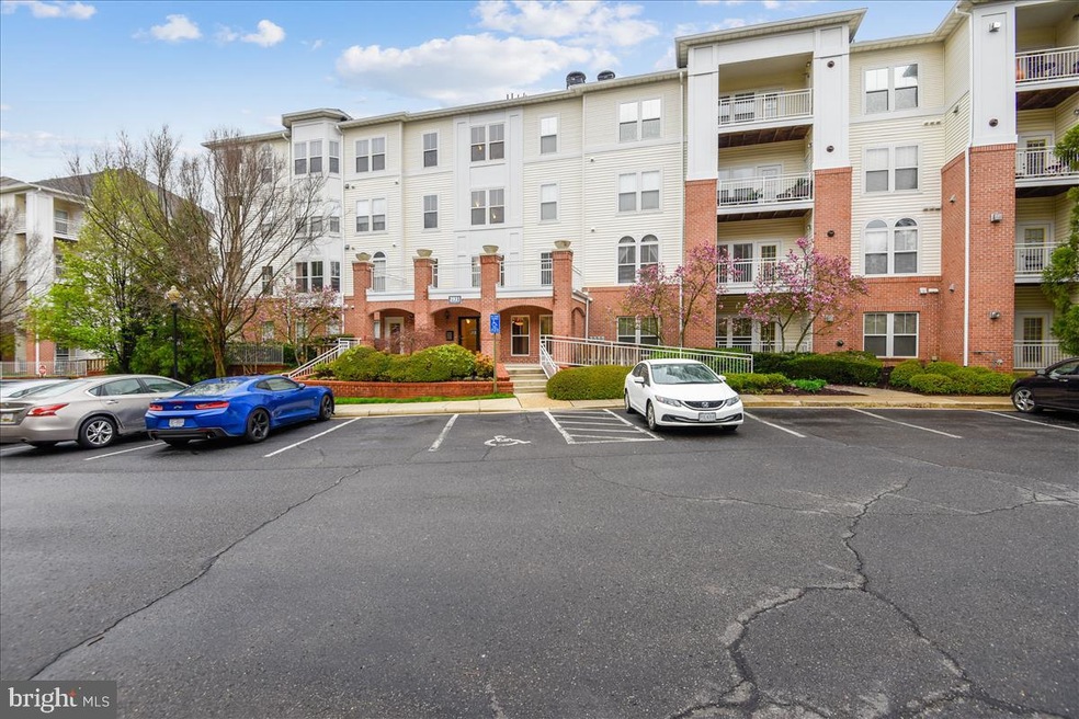 2931 Deer Hollow Way unit 102, Fairfax, VA 22031 - photo 1