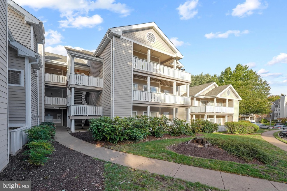 14322 Climbing Rose Way unit 102, Centreville, VA 20121 - photo 1