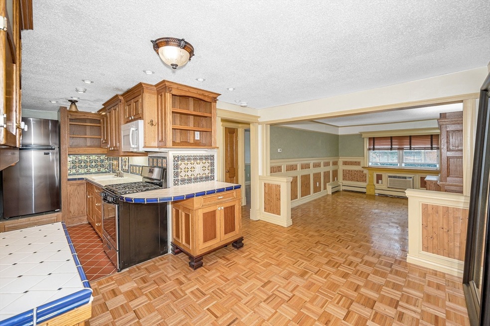 381 Hildreth St unit 203, Lowell, MA 01850 - photo 1