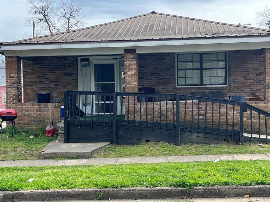 720 Mattingly St, Vicksburg, MS 39180 - photo 1