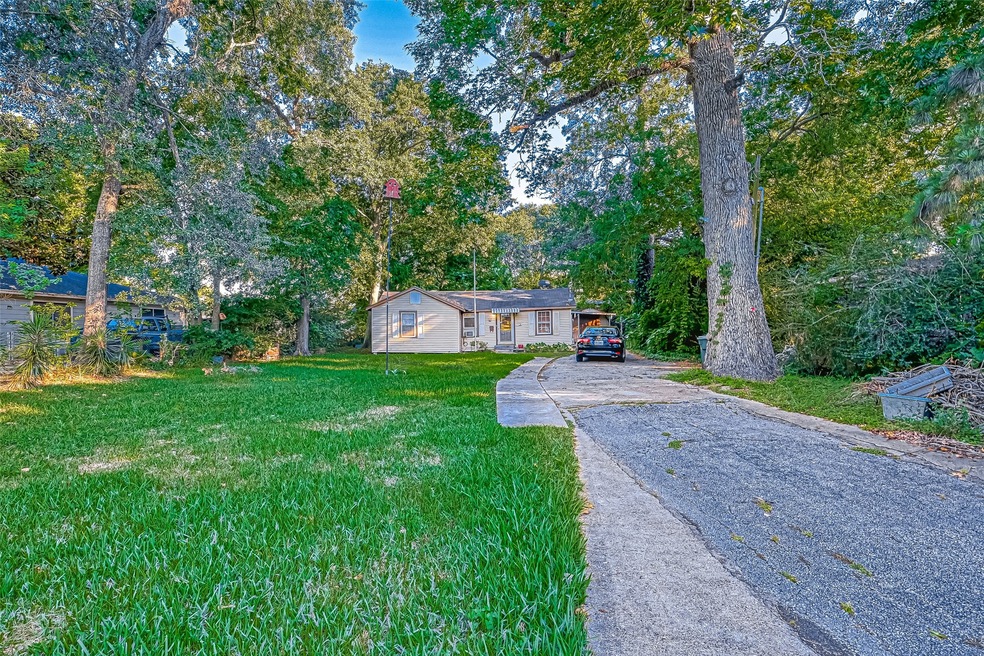 905 Woodcrest Dr, Houston, TX 77018 - photo 1