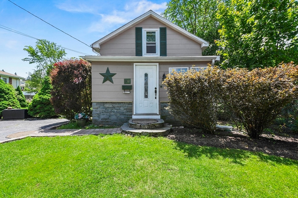 90 Kalmar St, Worcester, MA 01606 - photo 1