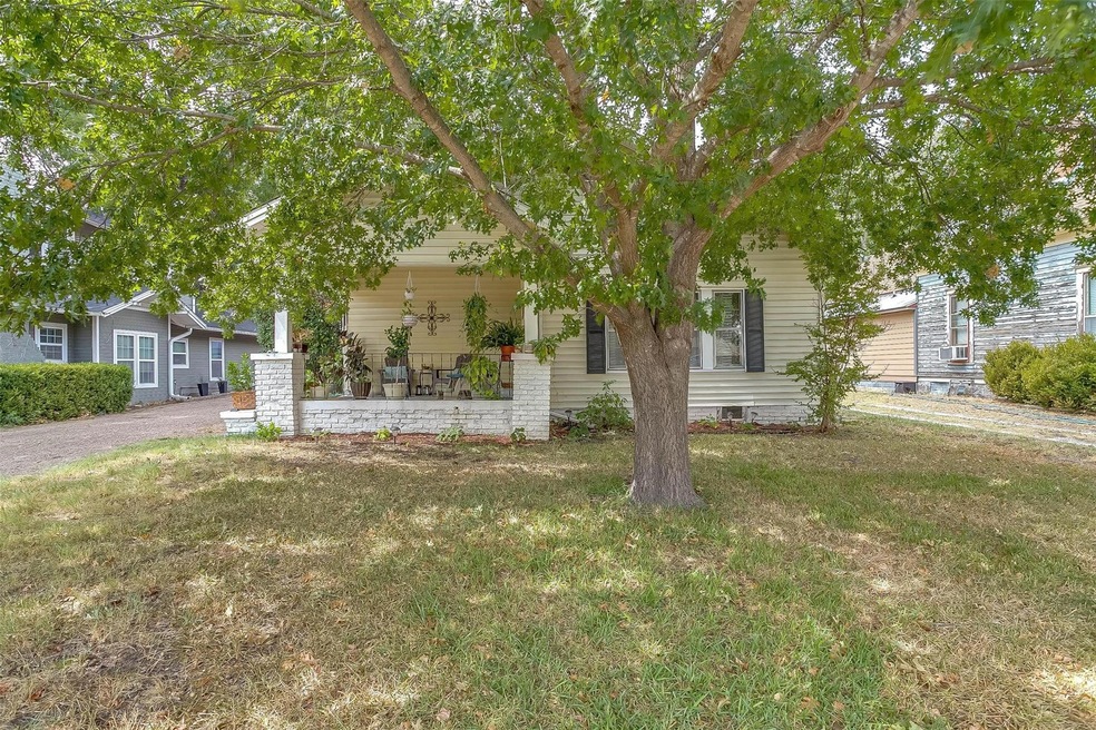 314 S Waco St, Weatherford, TX 76086 - photo 1