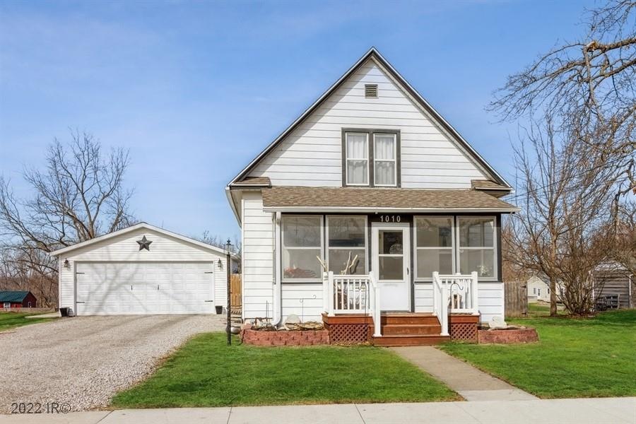 1010 N 4th Ave W, Newton, IA 50208 - photo 1