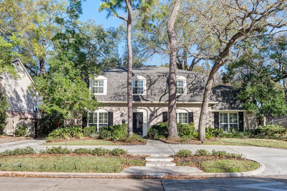 13314 Saint Marys Ln, Houston, TX 77079 - photo 1